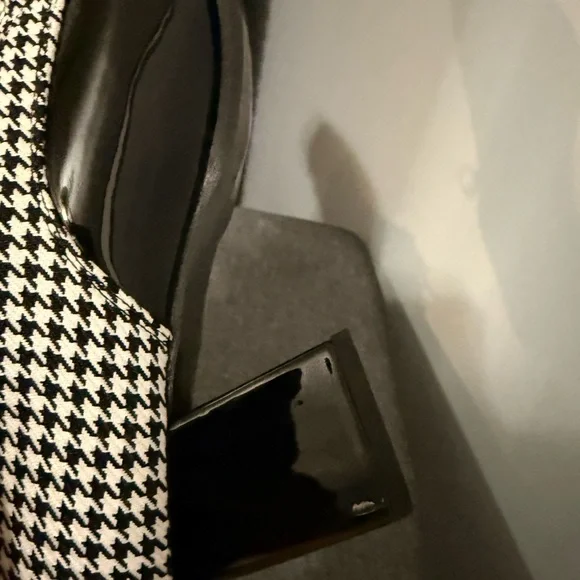 Stylish Houndstooth & Patent Leather Chunky Heel Oxfords – Size 9.5 - Picture 4 of 4
